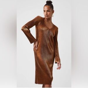French Connection Long Sleeve Taina Midi Shift Dress in Bronze Metallic Plissé